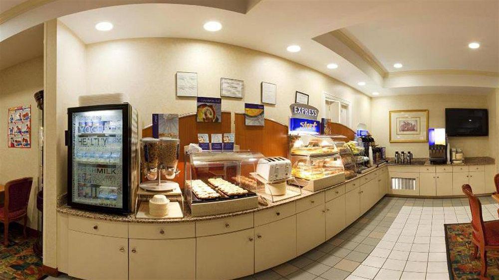 Holiday Inn Express Hotel & Suites Meadowlands Area By Ihg Карлстад Екстериор снимка