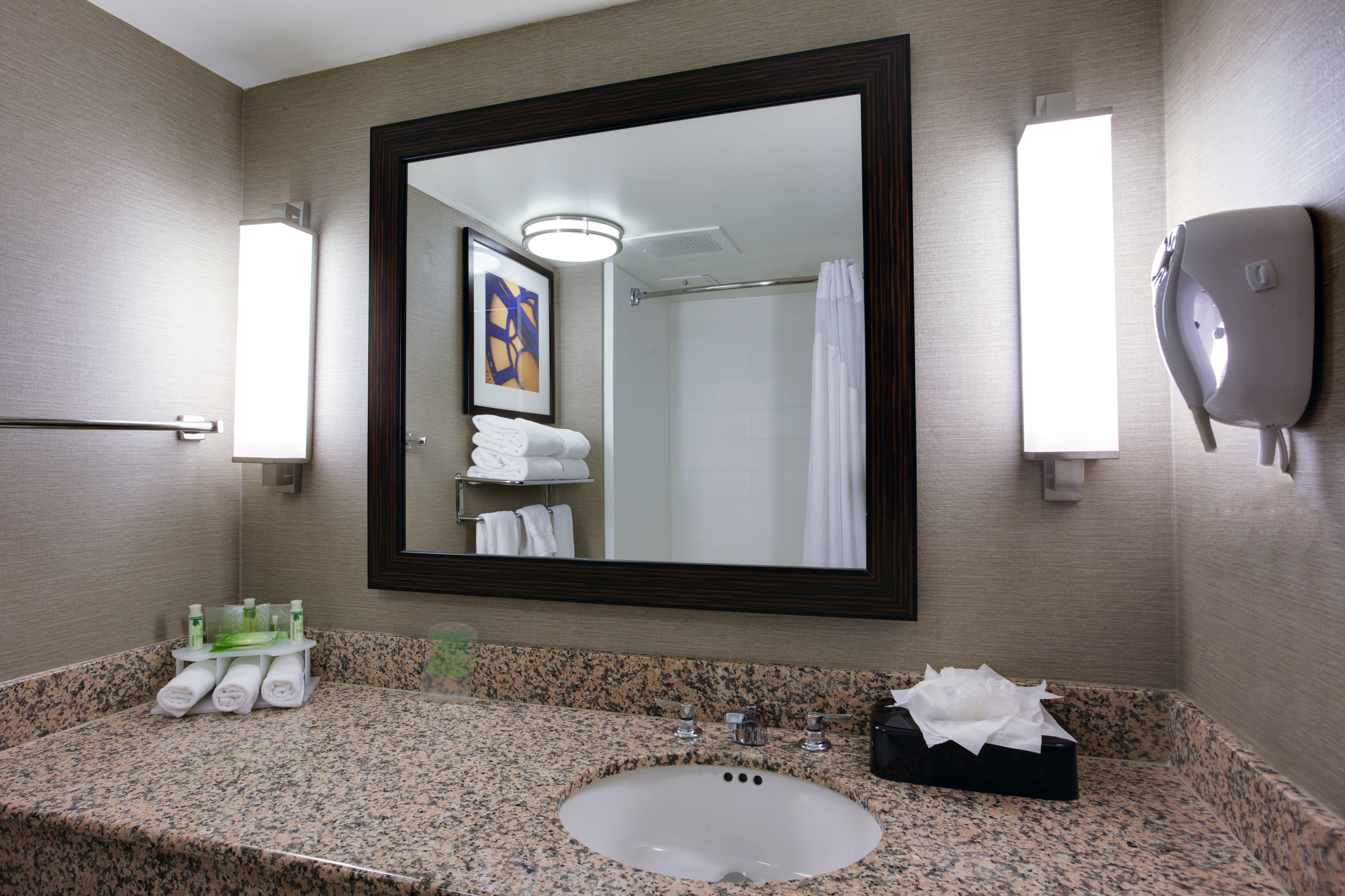 Holiday Inn Express Hotel & Suites Meadowlands Area By Ihg Карлстад Екстериор снимка
