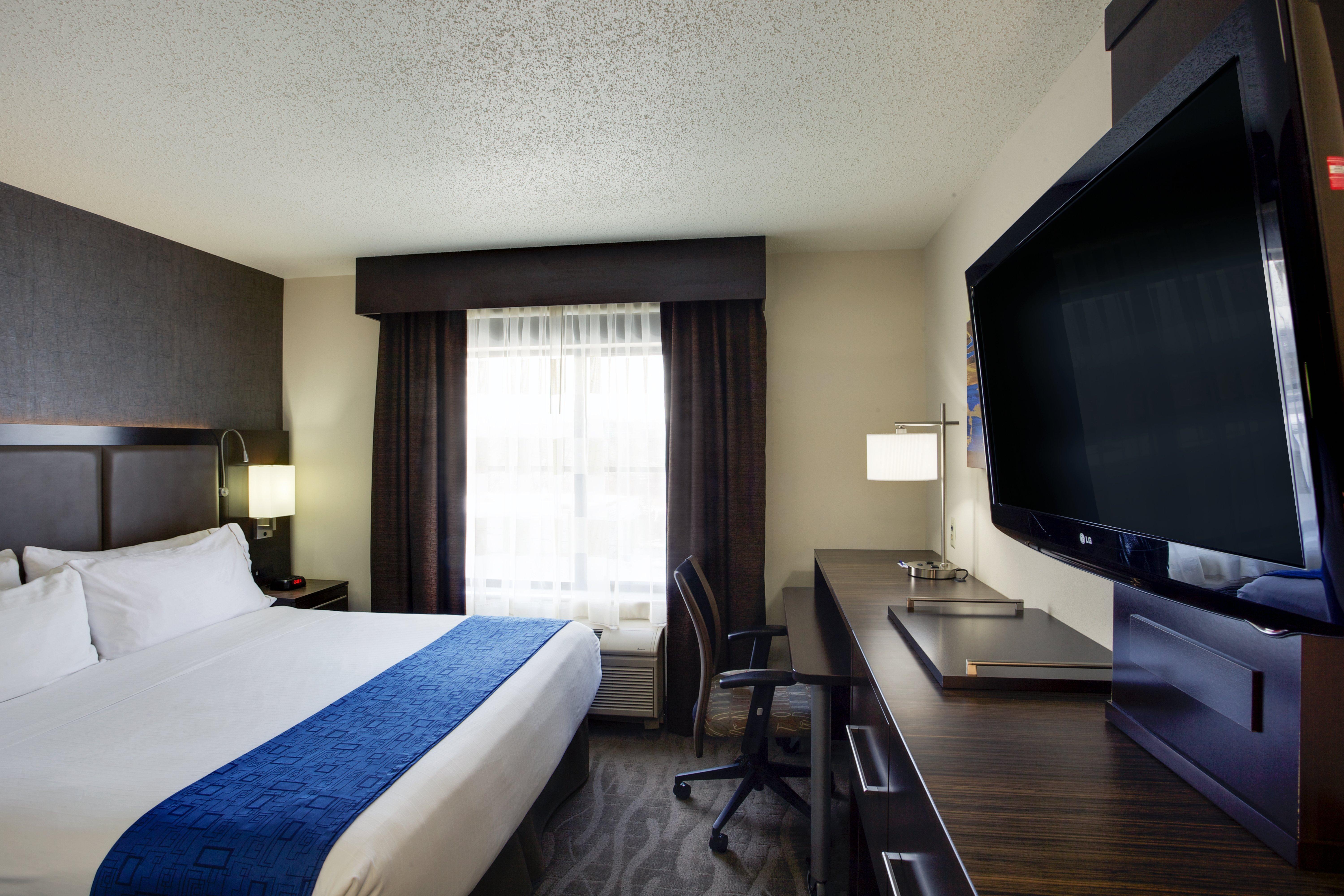 Holiday Inn Express Hotel & Suites Meadowlands Area By Ihg Карлстад Екстериор снимка