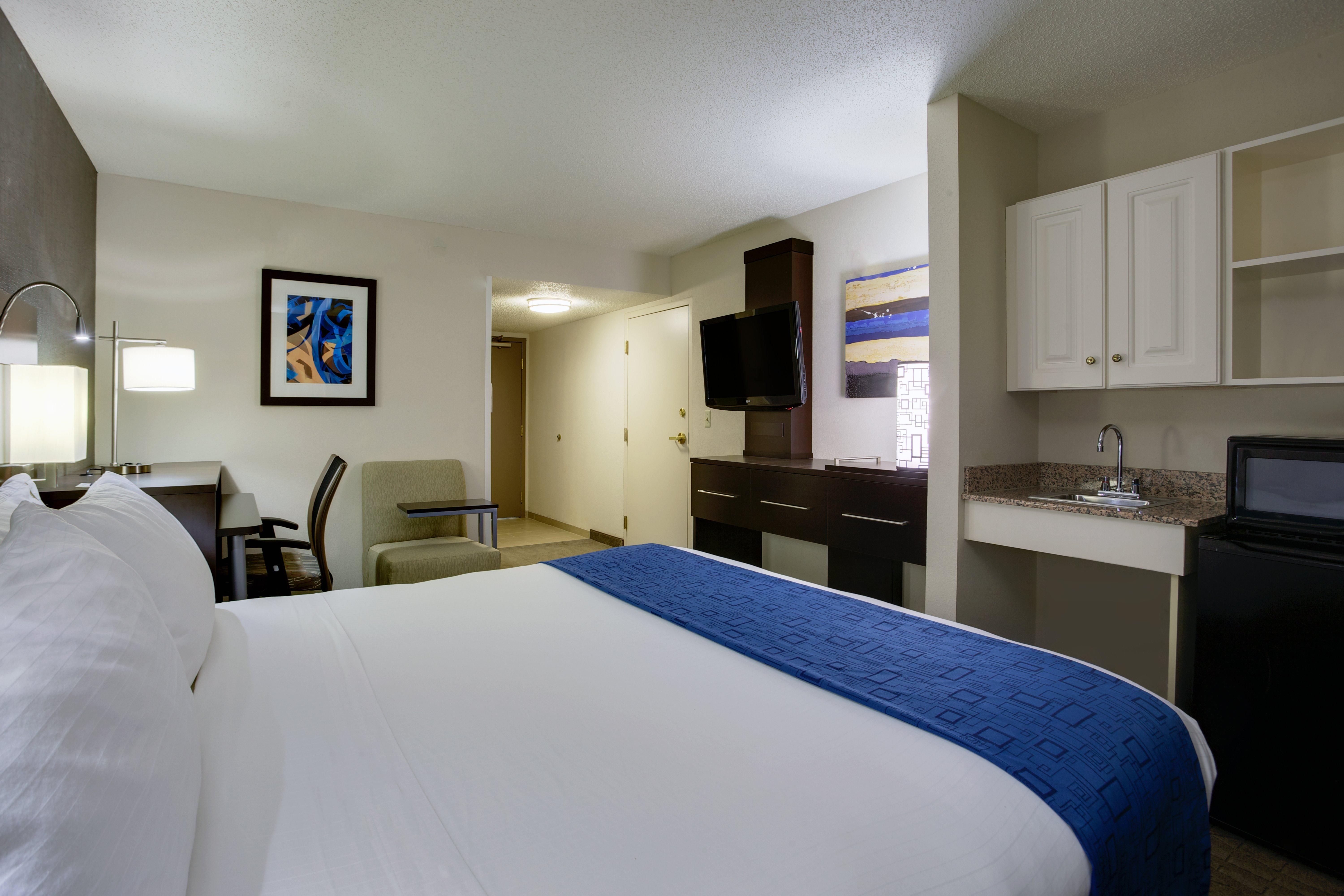 Holiday Inn Express Hotel & Suites Meadowlands Area By Ihg Карлстад Екстериор снимка