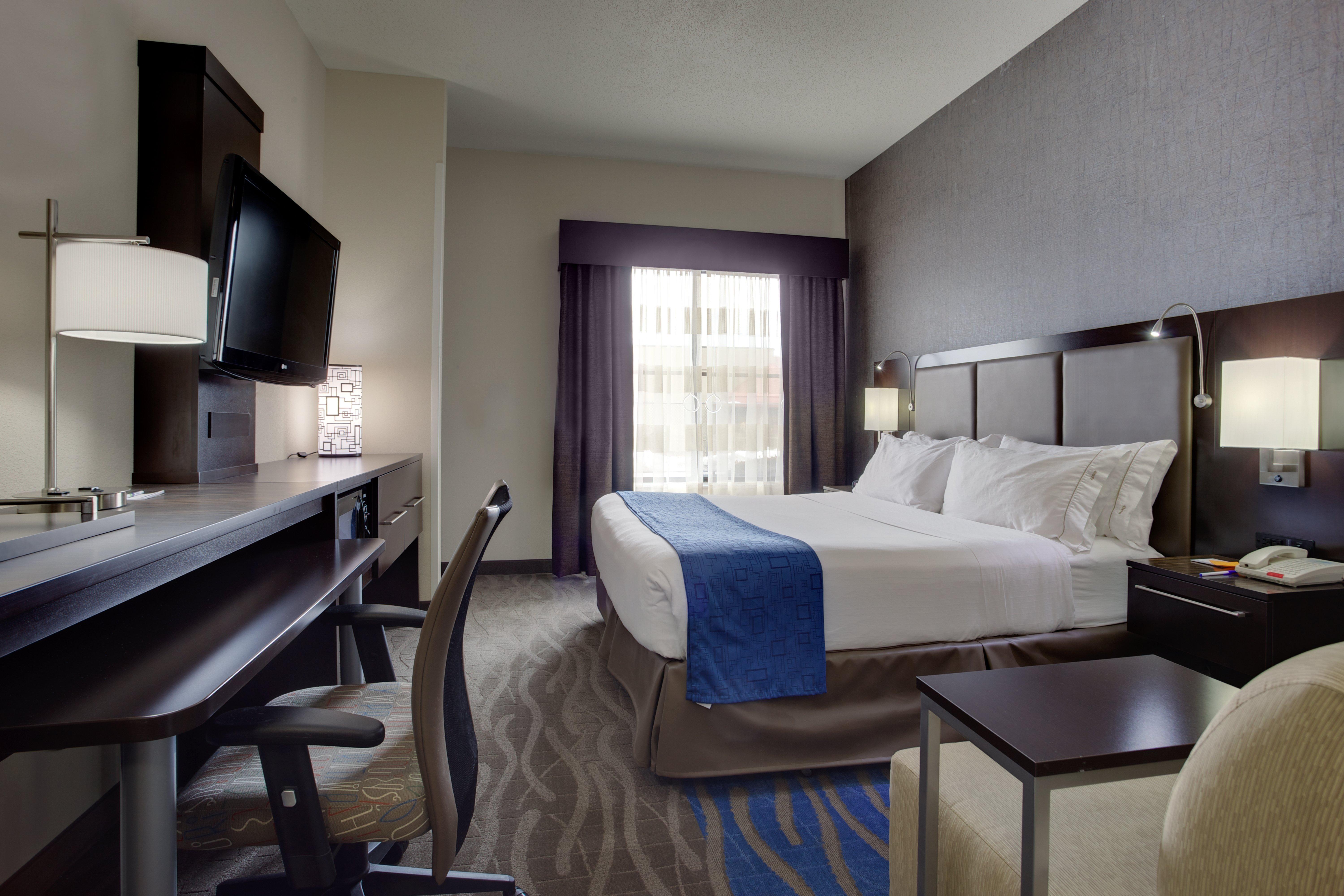 Holiday Inn Express Hotel & Suites Meadowlands Area By Ihg Карлстад Екстериор снимка