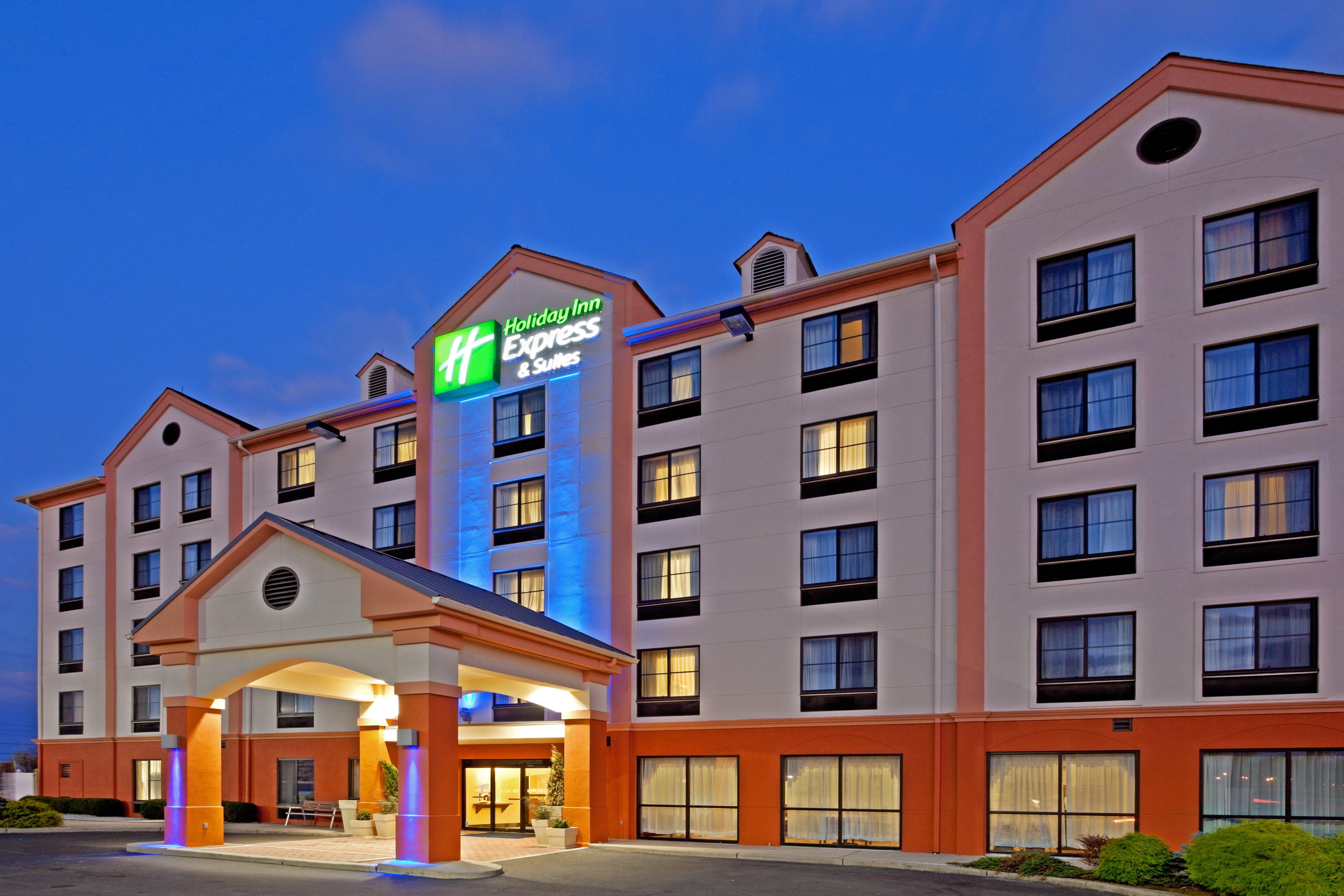 Holiday Inn Express Hotel & Suites Meadowlands Area By Ihg Карлстад Екстериор снимка