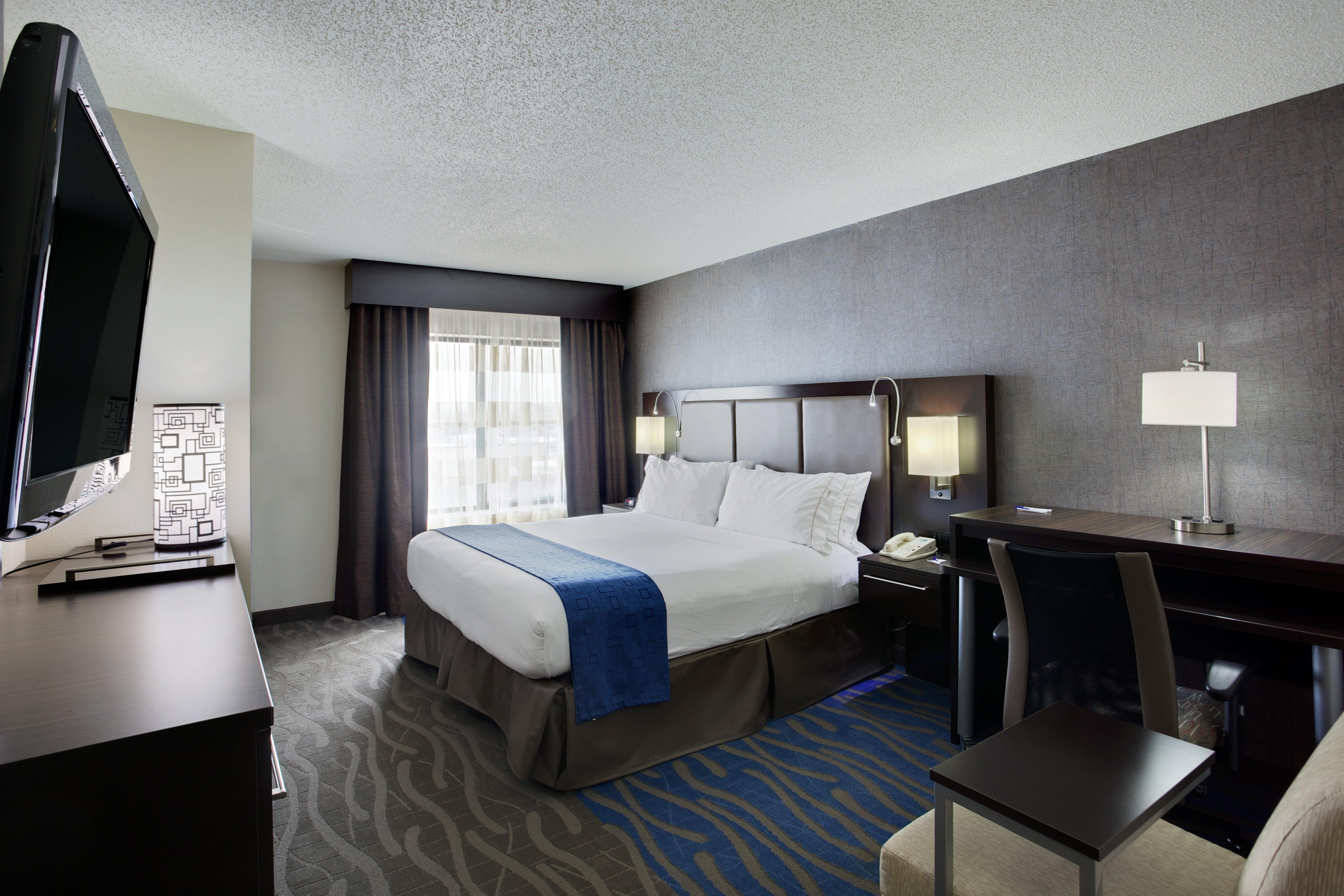 Holiday Inn Express Hotel & Suites Meadowlands Area By Ihg Карлстад Екстериор снимка