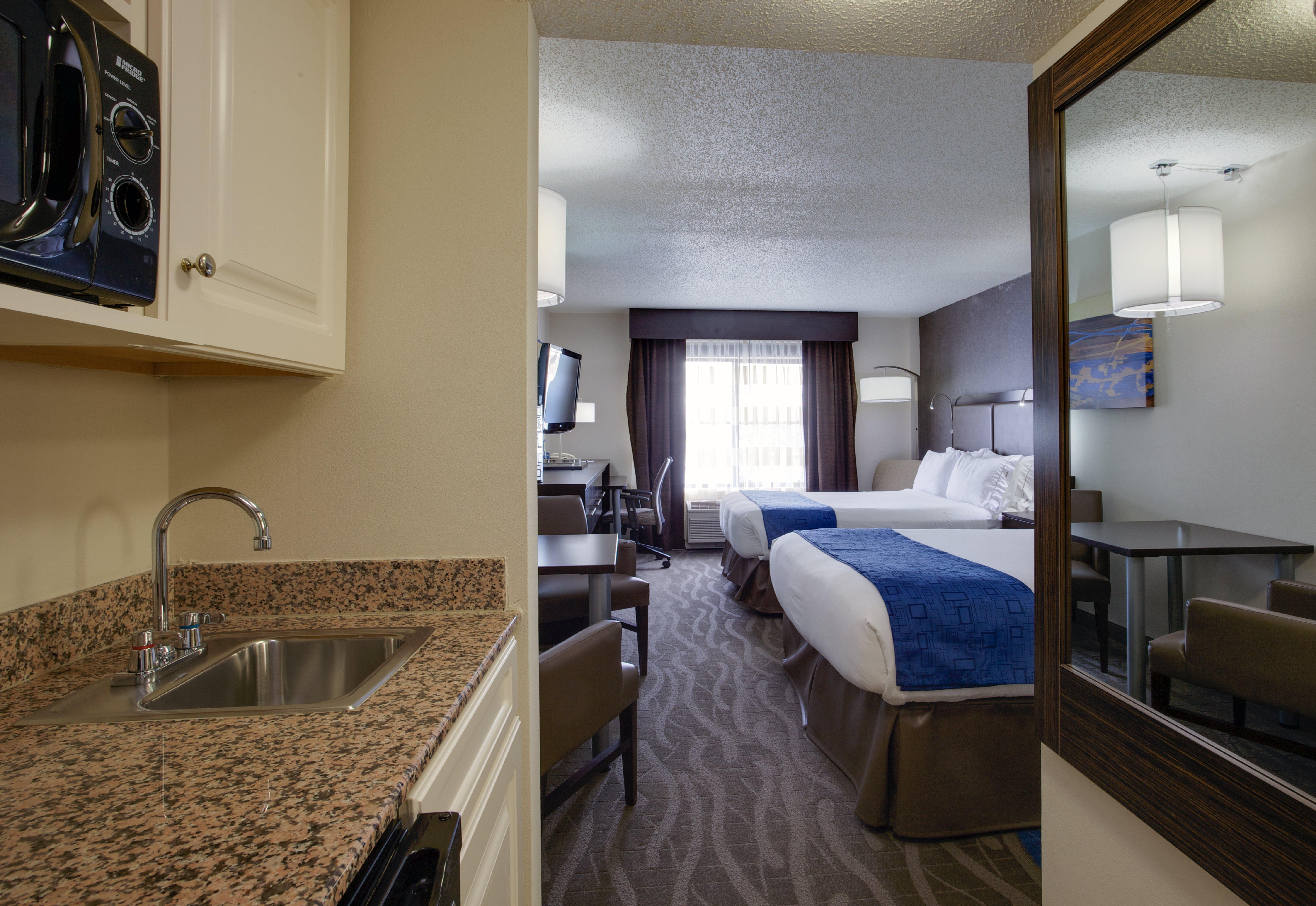 Holiday Inn Express Hotel & Suites Meadowlands Area By Ihg Карлстад Екстериор снимка