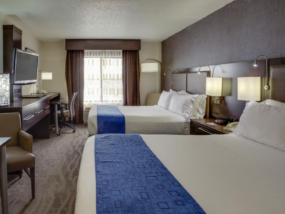 Holiday Inn Express Hotel & Suites Meadowlands Area By Ihg Карлстад Екстериор снимка
